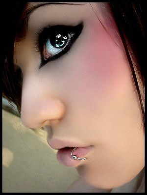 Makeup Artistry Schools on How To Do Scene Eye Makeup   Group Picture  Image By Tag